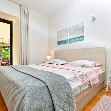 Nikolic Gasthuis Valbandon