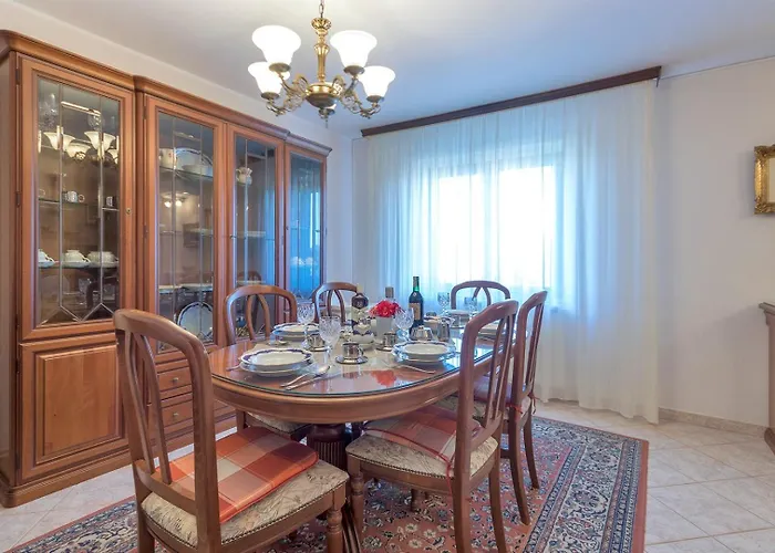 Nikolic ゲストハウス 4*