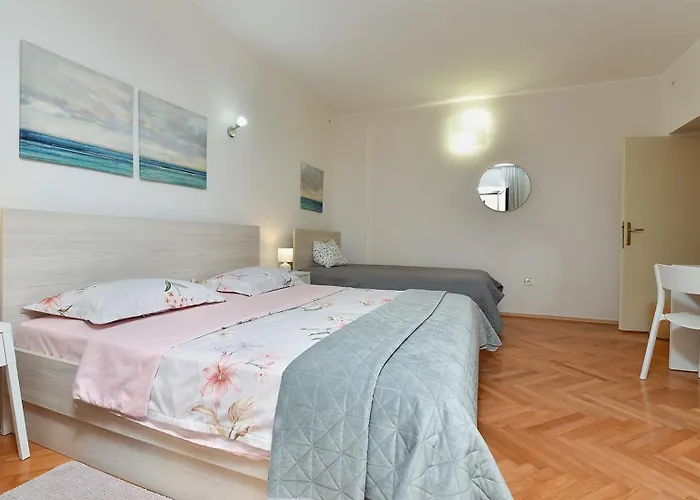 Nikolic ゲストハウス Valbandon