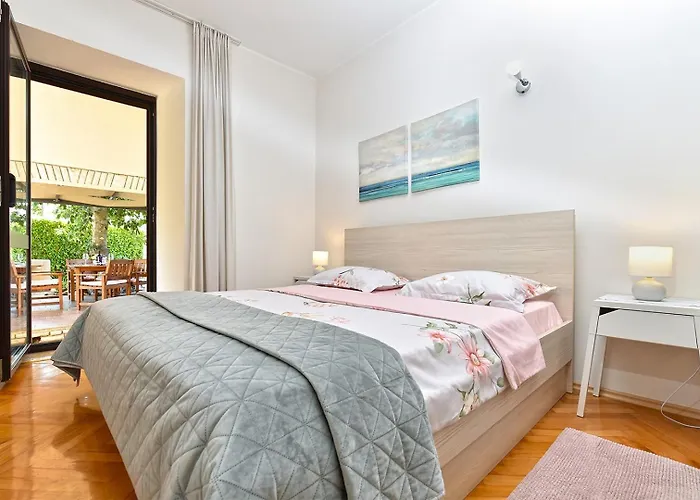 Nikolic ゲストハウス Valbandon