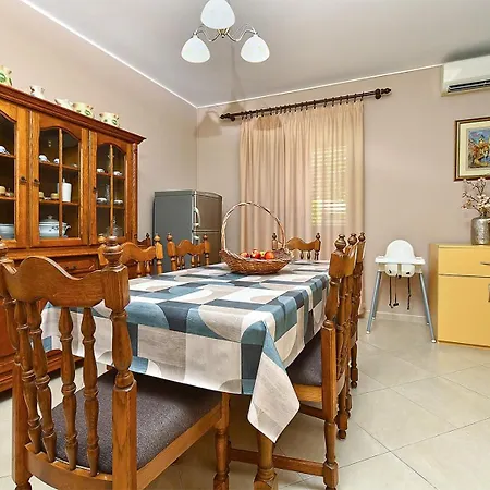 Nikolic بيت ضيافة 4*