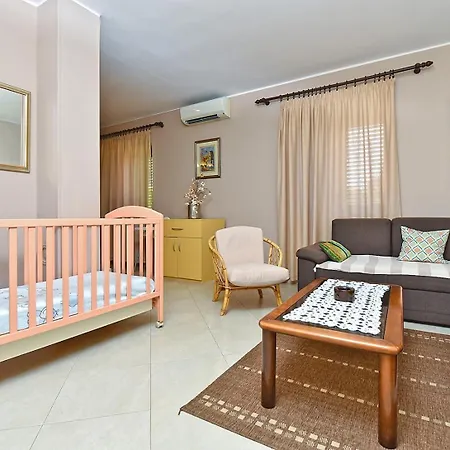 Nikolic 게스트하우스 Valbandon