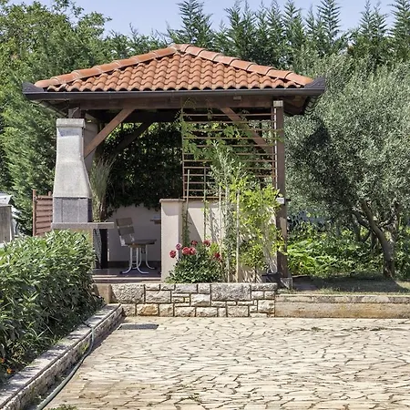 Nikolic Pensionat Valbandon