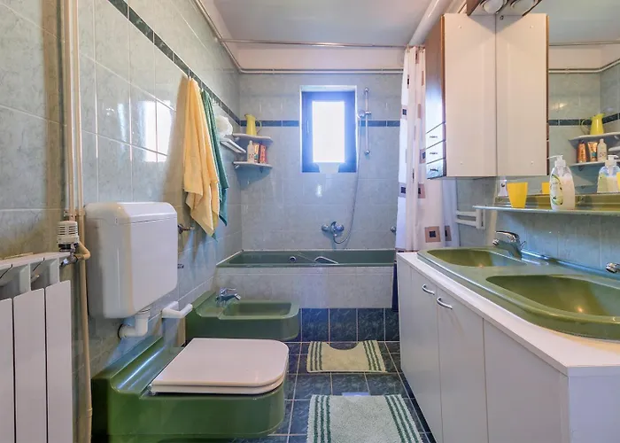 Πανσιόν Nikolic Valbandon